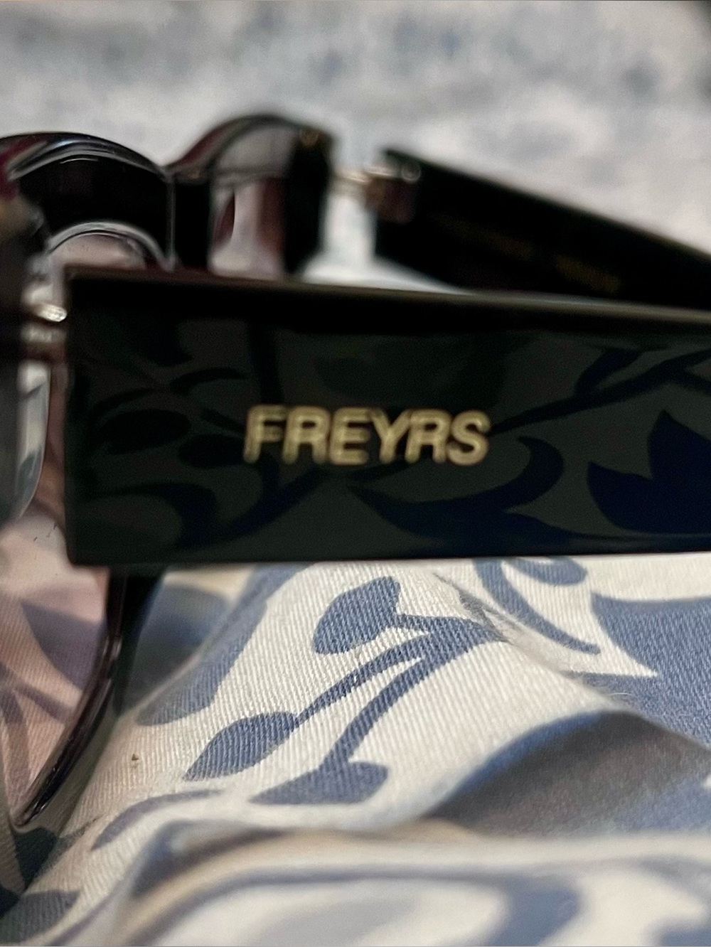 Freyrs Premium Unisex Black Square Sunglasses - Brown Gradient Lenses - Picture 4 of 5